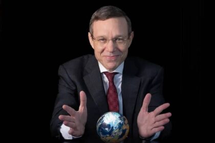 Harvard astrophysicist Avi Loeb 3I/ATLAS may have carried the building blocks of alien life into the Solar System.