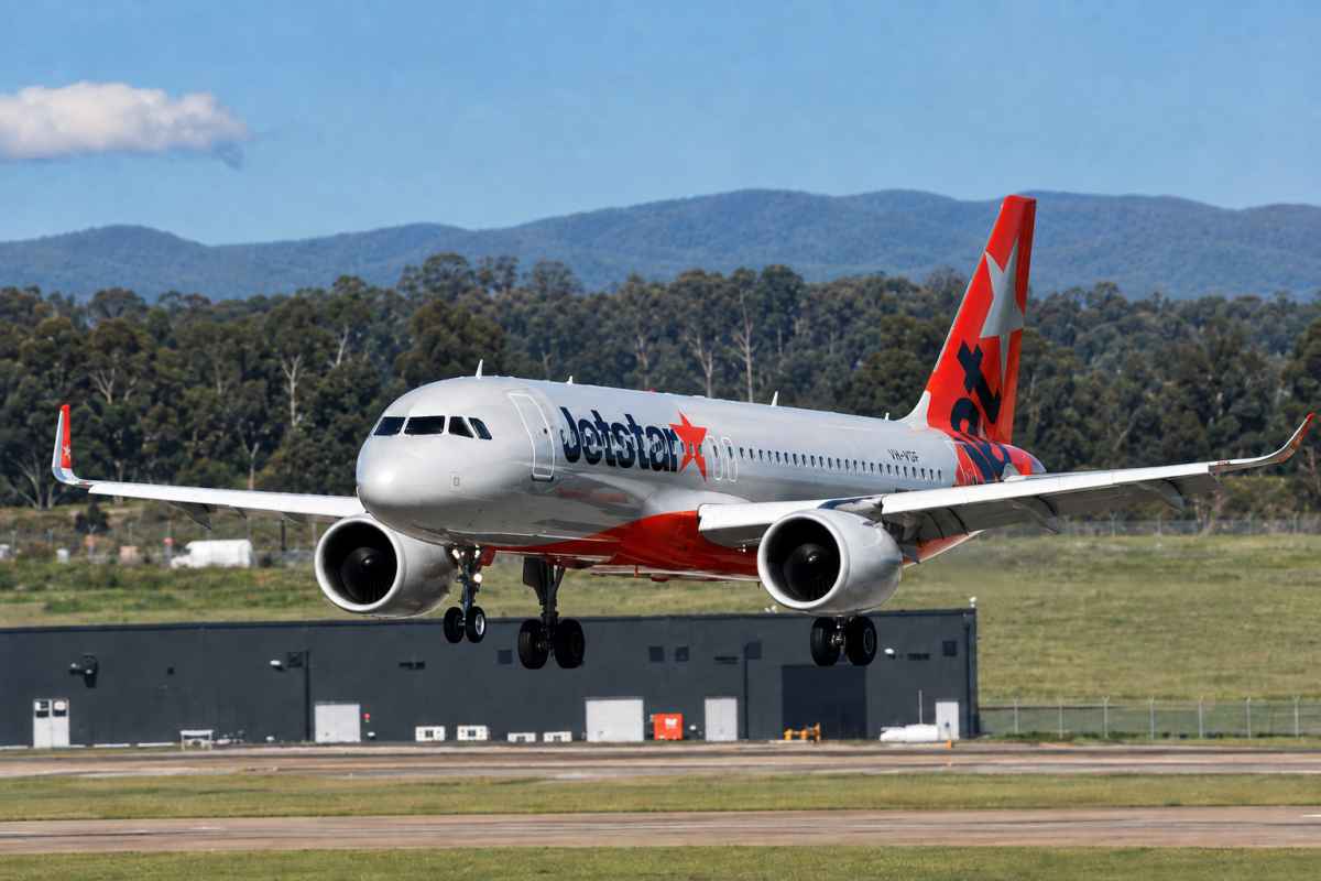 Jetstar touches down at Western Sydney International for trial flight